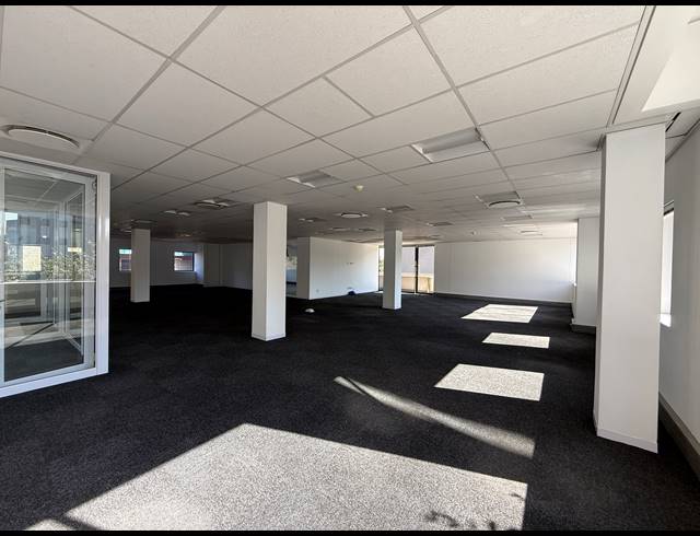 1,028M² OFFICE TO LET IN PARKTOWN